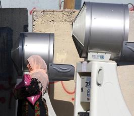 بالصور:: الإحتلال يمنع المصليين من دخول المسجد الأقصى ويعتدى عليهم