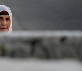 بالصور:: الإحتلال يمنع المصليين من دخول المسجد الأقصى ويعتدى عليهم