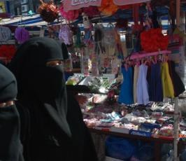 عدسة «  فلسطين اليوم  » تصور إستعدادات الغزيين لعيد الفطر السعيد