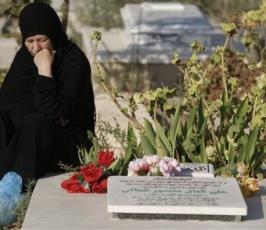 بالصور : كيف يقضي أهالي الشهداء اليوم الاول في عيد الفطر 