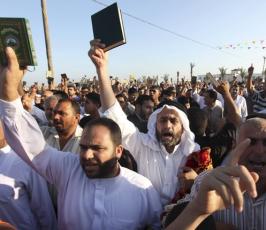 عدسة « فلسطين اليوم » ترصد ثورة المصاحف خلال صلاة عيد الفطر  في غزة