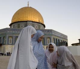 بالصور : ما أجمل عيد الفطر في باحات المسجد الأقصى