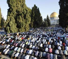 بالصور : ما أجمل عيد الفطر في باحات المسجد الأقصى