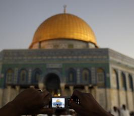 بالصور : ما أجمل عيد الفطر في باحات المسجد الأقصى