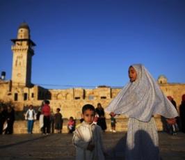 بالصور : ما أجمل عيد الفطر في باحات المسجد الأقصى