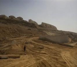 بالصور : هل يفجر بناء المستوطنات المفاوضات 