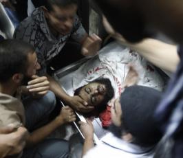 بالصور : غزة تودع ثلاثة شهداء في الذكرى العاشرة لانتفاضة الأقصى