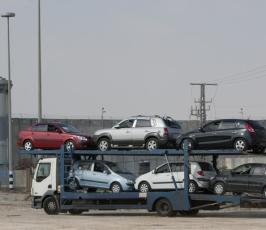 بالصور : الدفعة الجديدة من السيارات لدى دخولها غزة