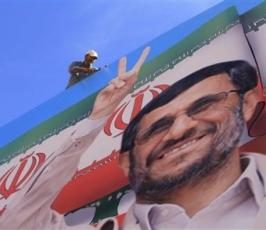 بالصور : صور الرئيس الإيراني محمود احمدي نجاد تُزين الجنوب اللبناني