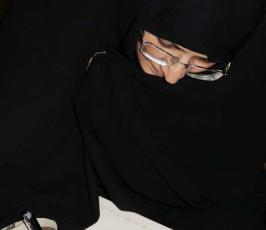 بالصور : عقيلة الرئيس نجاد تزور معلم «  مليتا  » في الجنوب اللبناني