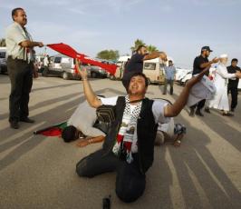 بالصور : قافلة شريان الحياة تجوب قطاع غزة المحاصر 