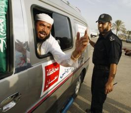 بالصور : قافلة شريان الحياة تجوب قطاع غزة المحاصر 
