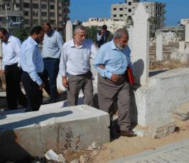 بالصور: مزج تراب شهداء إسطول الحرية فى إسطنبول مع شهداء غزة بمقبرة الشيخ رضوان