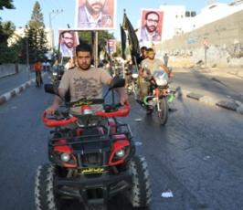 بالصور: حركة الجهاد إقليم غزة تخرج مسيرة دراجات نارية إحياءاً لذكرى الدكتور فتحى الشقاقى