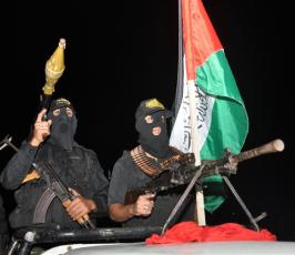 بالصور: سرايا القدس« كتيبة الرضوان »تخرج بمسير عسكري إحياء لذكرى إستشهاد الدكتور فتحى الشقاقى