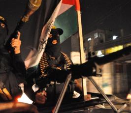 بالصور: سرايا القدس« كتيبة الرضوان »تخرج بمسير عسكري إحياء لذكرى إستشهاد الدكتور فتحى الشقاقى