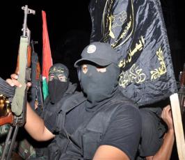 بالصور: سرايا القدس« كتيبة الرضوان »تخرج بمسير عسكري إحياء لذكرى إستشهاد الدكتور فتحى الشقاقى