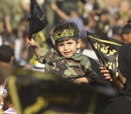 بالصور:عشرات الآلاف من شيوخ ونساء وأطفال قطاع غزة إحتشدوا لنصرة الشهيد القائد فتحى الشقاقى بالذكرى ال15 على إستشهاده