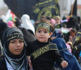 بالصور:عشرات الآلاف من شيوخ ونساء وأطفال قطاع غزة إحتشدوا لنصرة الشهيد القائد فتحى الشقاقى بالذكرى ال15 على إستشهاده