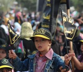 بالصور:عشرات الآلاف من شيوخ ونساء وأطفال قطاع غزة إحتشدوا لنصرة الشهيد القائد فتحى الشقاقى بالذكرى ال15 على إستشهاده