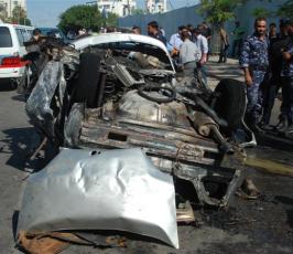 بالصور..طائرة استطلاع تستهدف سيارة بغزة