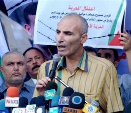 بالصور إعتصام للصحافيين بغزة إحتجاجاً على اعتقال أجهزة السلطة لصحفي من فضائية القدس 