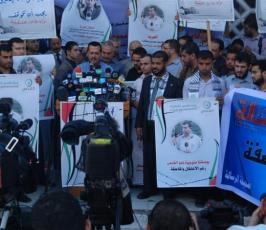 بالصور إعتصام للصحافيين بغزة إحتجاجاً على اعتقال أجهزة السلطة لصحفي من فضائية القدس 