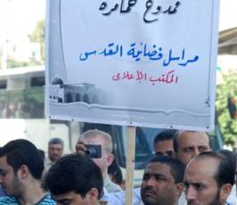 بالصور إعتصام للصحافيين بغزة إحتجاجاً على اعتقال أجهزة السلطة لصحفي من فضائية القدس 