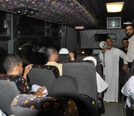 بالصور: حركة الجهاد الإسلامى بغزة توزع هدايا لحجاج بيت الله الحرام