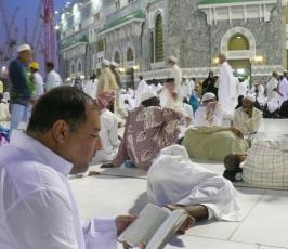 بالصور : موفد إذاعة القدس للديار الحجازية الزميل عماد نور  يواصل طريقه للخير في مكة