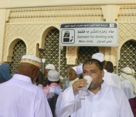 بالصور : موفد إذاعة القدس للديار الحجازية الزميل عماد نور  يواصل طريقه للخير في مكة