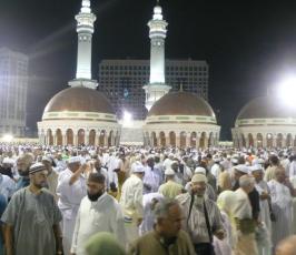 بالصور : شاهد الحرم المكي من السطح الثالث وقد امتلأ بالمصلين