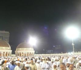 بالصور : شاهد الحرم المكي من السطح الثالث وقد امتلأ بالمصلين