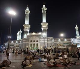 بالصور : ملايين المسلمين يصلون إلى مكة لبدء مناسك الحج لهذا العام