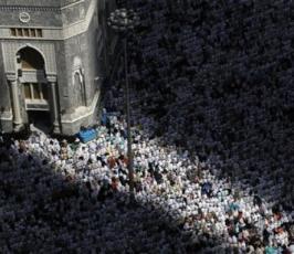 بالصور : قرابة مليوني حاج صلوا الجمعة في الحرم المكي