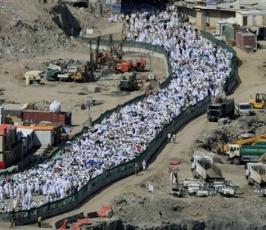 بالصور : قرابة مليوني حاج صلوا الجمعة في الحرم المكي
