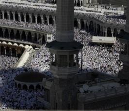 بالصور : قرابة مليوني حاج صلوا الجمعة في الحرم المكي