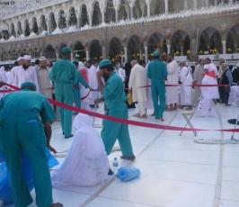 بالصور : شاهد كيف ينظفون الحرم المكي رغم ملايين الحجاج