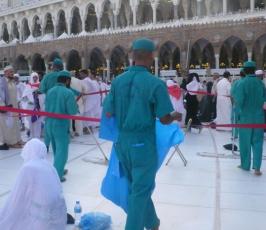 بالصور : شاهد كيف ينظفون الحرم المكي رغم ملايين الحجاج