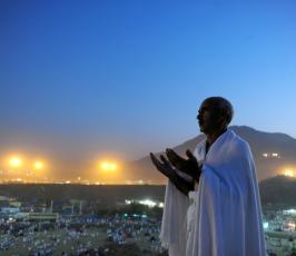 بالصور : حجاج بيت الله الحرام في مشعر منى 