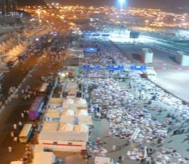 بالصور : حجاج بيت الله الحرام في مشعر منى 