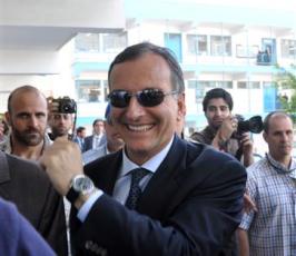 شاهد بالصور: الوزير الايطالي يتجول بقطاع غزة