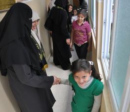 « sos »بالصور: العمل النسائي للجهاد الاسلامي يستقبل الحجاج على معبر رفح ويزور قرية الايتام