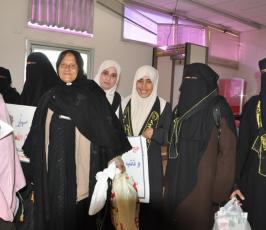  « sos »بالصور: العمل النسائي للجهاد الاسلامي يستقبل الحجاج على معبر رفح ويزور قرية الايتام