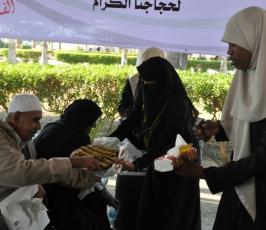  « sos »بالصور: العمل النسائي للجهاد الاسلامي يستقبل الحجاج على معبر رفح ويزور قرية الايتام