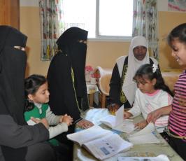  « sos »بالصور: العمل النسائي للجهاد الاسلامي يستقبل الحجاج على معبر رفح ويزور قرية الايتام