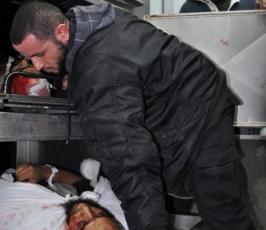 شاهد بالصور: جثامين الشهداء بمستشفى الاقصى بالمنطقة الوسطى