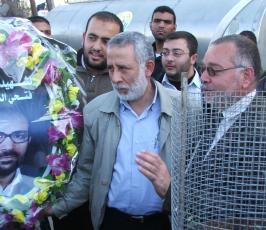 بالصور : قادة المقاومة يزرعون لكل شهيد فلسطيني شجرة في ذكرى الحرب على غزة