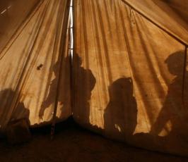 بالصور:بعد مرور عامين على حرب غزة مازال العشرات دون بيوت ولا مأوى من سكان غزة