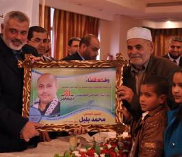 بالصور: « هنية » يكرم الصحفيين الحاصلين على جوائز دولية في يوم الوفاء للصحفي الفلسطيني